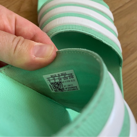 ADIDAS ADILETTE SHOWER SLIDES - Picture 9 of 9